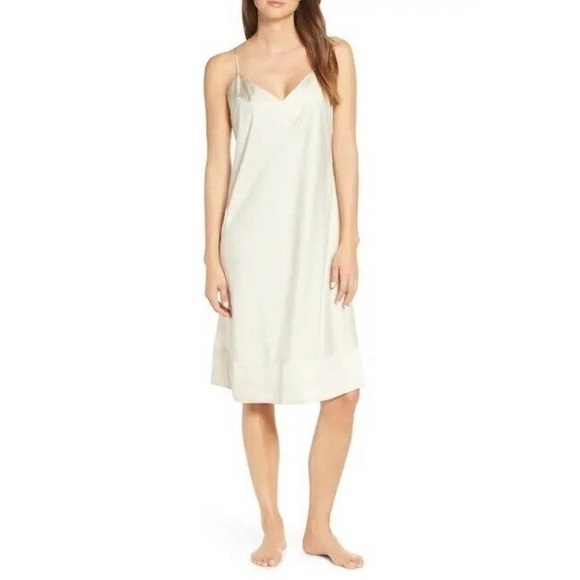 Halogen Beach Beige Satin Look Full Slip M - Picture 1 of 7